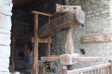 Il torchio antico sito in frazione Capard, al termine del nostro itinerario